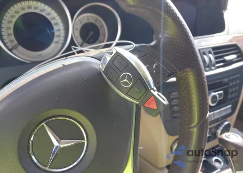 2013 Mercedes-Benz C 300 Sport 4Matic z USA, uszkodzony, nr VIN WDDGF8AB3DR282007